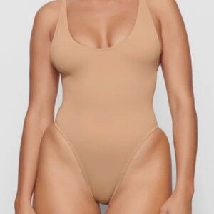 SKIMS signature swim size M NWT scoop neck one piece